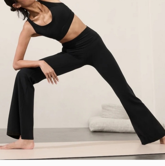 EUC ATHLETA ELATION VELVET FLARE BLACK YOGA PANTS SIZE M - Picture 1 of 9